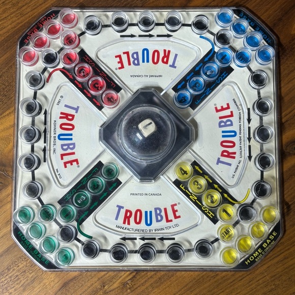 Vintage 1965 Canadian bilingual Trouble board game w/ classic pop-o-matic bubble - Picture 3 of 8